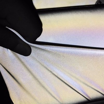 100%の衣類のためのポリエステルによってリサイクルされる灰色の反射生地の柔らかさのきれいなレトロの反射生地