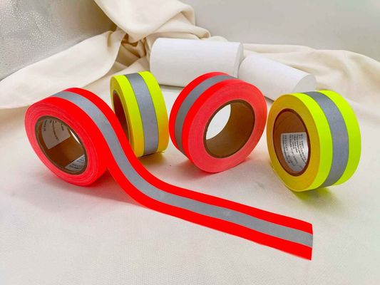 4幅インチ50mm黄色い反射テープ クラス1 2衣類のための高く軽いポリエステル ウェビング