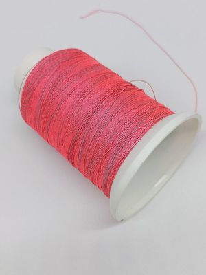 Sのタイプ ポリエステルはヤーンの異なった色の金属刺繍の糸ヤーンを金属で処理した